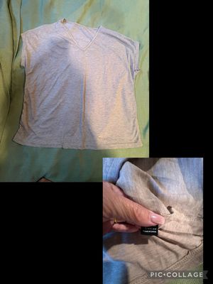 V neck tee  Women's - L