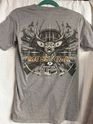 Mossy Oak Mossy Oak Deer tshirt. This is the back, the front says mossy oak Men's - S