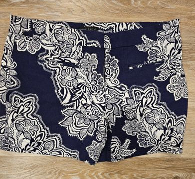 Willi smith Navy floral shorts Women's 8