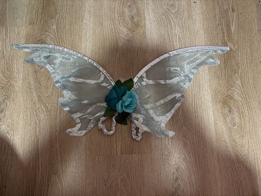Spirit Halloween Young girl fairy wings