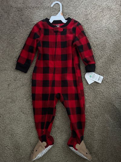 Carters NEW: Winter pajamas onesie, Retail $22 12 Months