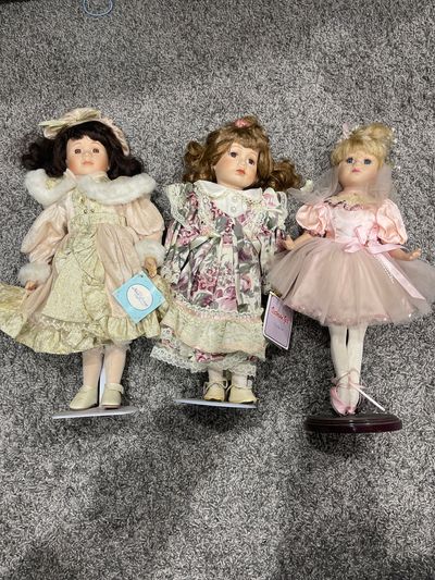Noble Heritage, Victorian Girl Collectible china dolls