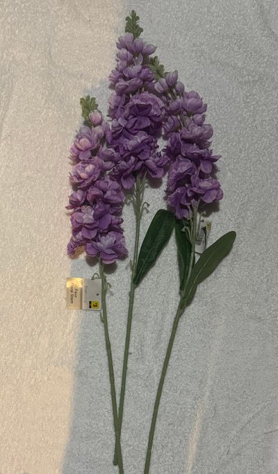 3 large Bundles of fake flowers 3 large Bundles of fake flowers