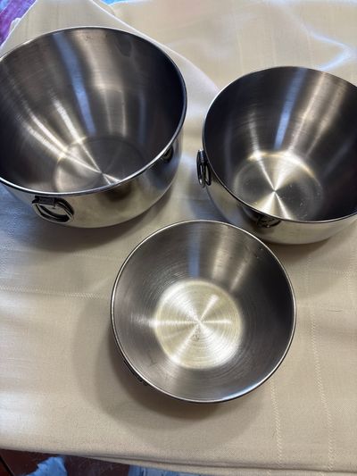 Set of 3 Faberware stainless steel bowls