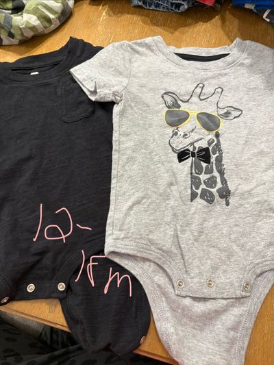 Koala kid Giraffe and black onesies 12-18 Months