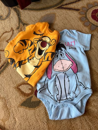 Disney Set of 2 short sleeve onesies tigger and eeyore 3-6 Months