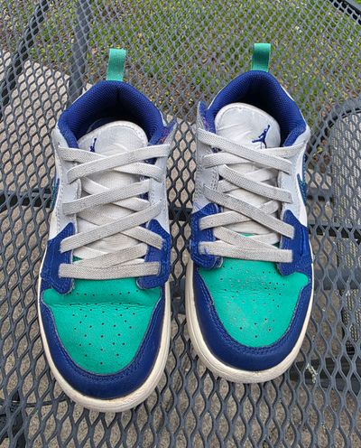 Green and blue Air Jordan sneakers  2 (Big Kid)