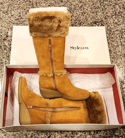 Style&Co genuine suede winter boots with rubber sole in excellent conditio 6 (Adult)