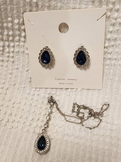 SET OF EARRINGS & NECKLACE BLUE