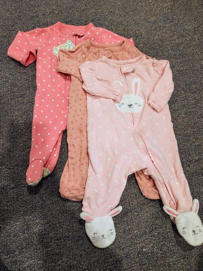 Carters Zipper footies 0-3 Months
