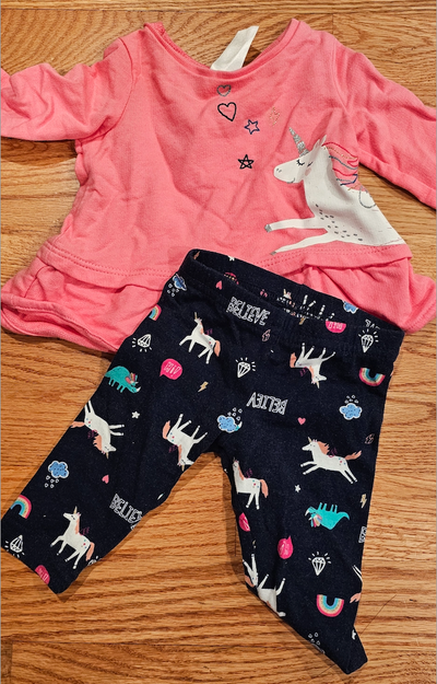 Carter's Like new set long sleeves Unicorn printed with graphic leggings 3 Months