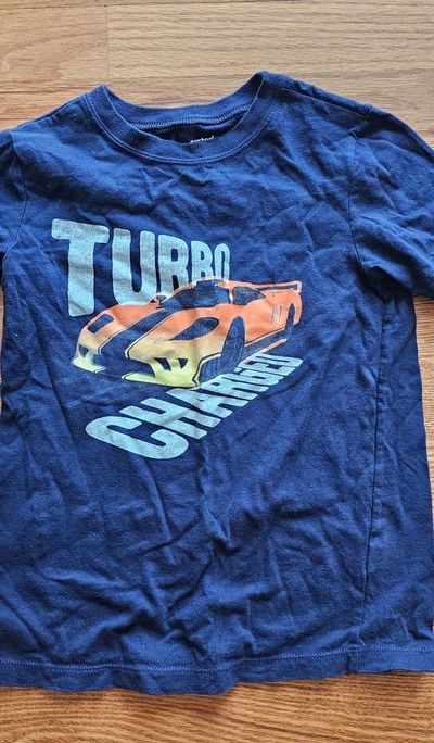 Carter's Like New graphic T-shirt Racing car 6T/6