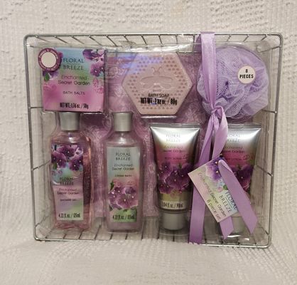 NEW GIFT BOX PERFUMES & LOTIONS