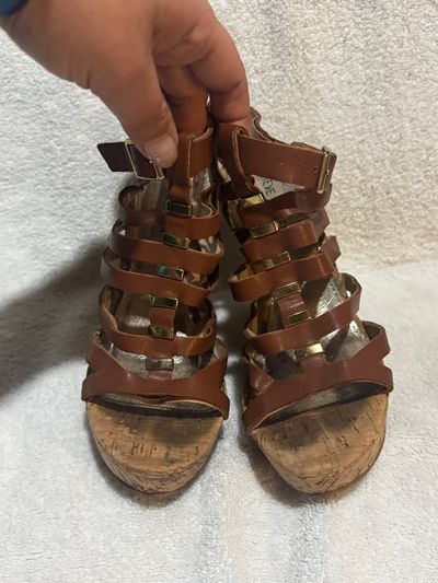 Steve Madden Wedge Sandals. Size 6. So cute! Steve Madden Wedge Sandals Size 6.Brown with gold and cork bottom 6 (Adult)