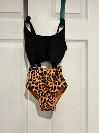 Leopard 1 piece cut out one piece 4T