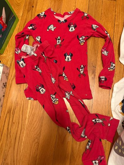 Gap Disney holiday pjs 4T