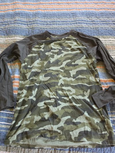 Childrens Place Size 14 Camo Shirt 14-16
