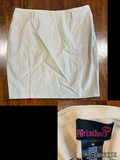 Flirtatious pencil skirt  Women's - M