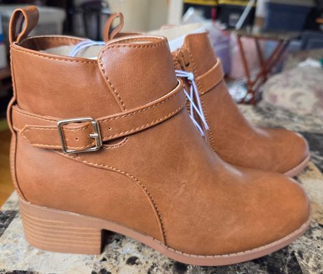 Brand New with Tag Childrens Place Boots Retails $49.95 3 (Big Kid)
