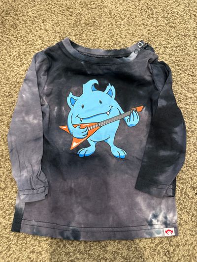 Appaman black tie-dye long sleeve top With snaps on shoulder 6-12 Months