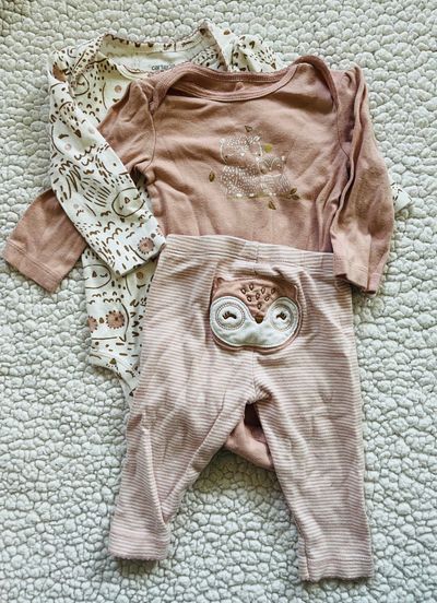 Carters 3 piece owl set Size 6 months. Great condition. SFPF home 6 Months