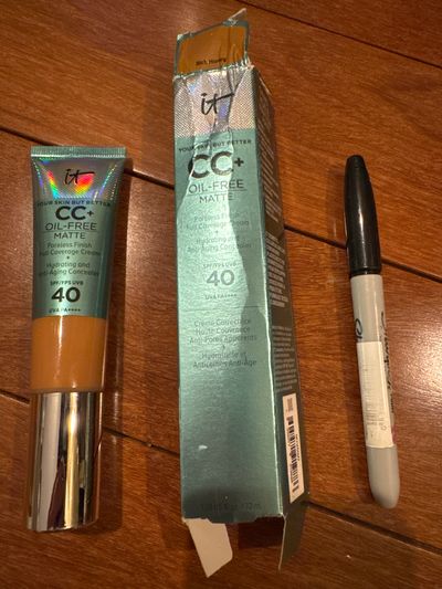 Brand new it cosmetic cc cream with SPF 40 Color rich honey box has some wear new retail for $44