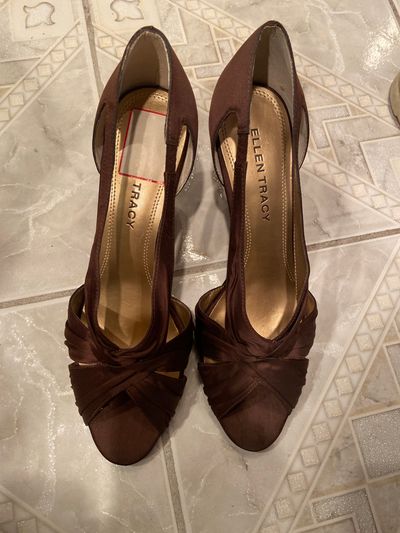 Ellen Tracy Brown Leather sole heels paid 69 9-1/2 (Adult)