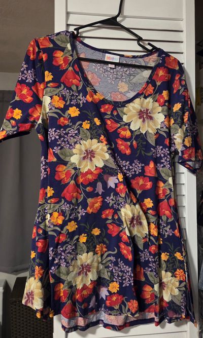 Lularoe top  Women's - M