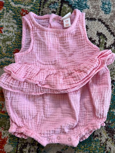 Cat and Jack pink ruffled romper Great condition. SFPF home 3-6 Months