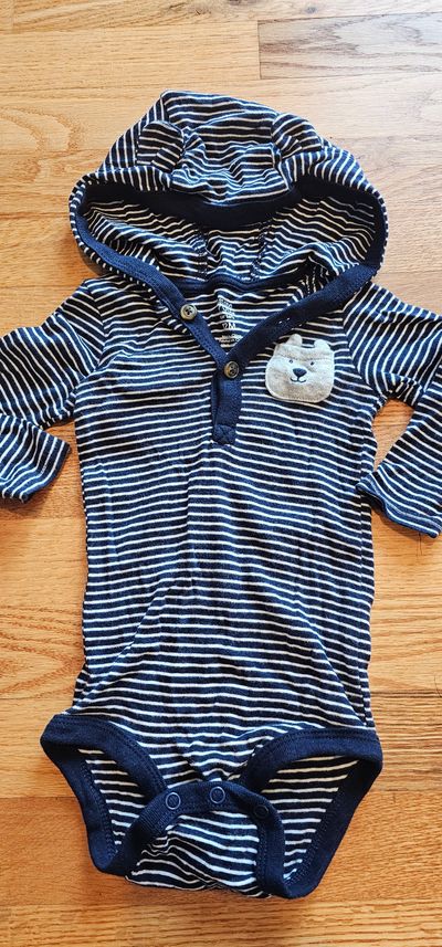 Carter's Like new 12M hoodie bodysuit w/ bear ears on the hood 12 Months