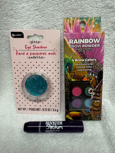 Brand New eye shadows and Lipstick. Missing top Brand New eye shadows and Lipstick. Missing top but new