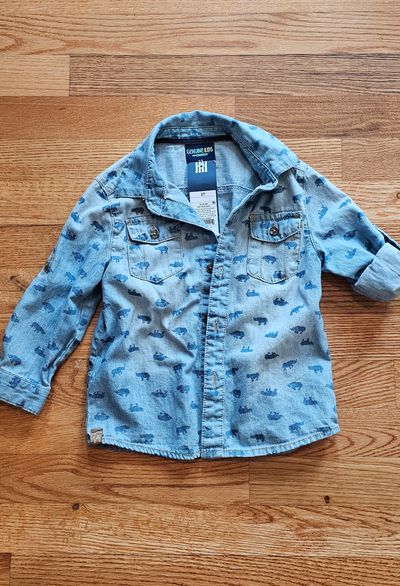Genuine Kids from Oshkosh BNWT this shirt made from breathable denim fabric 2T