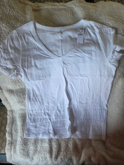 Brand new with tag Old navy short sleeved shirt Retails $12.99 Men's - S
