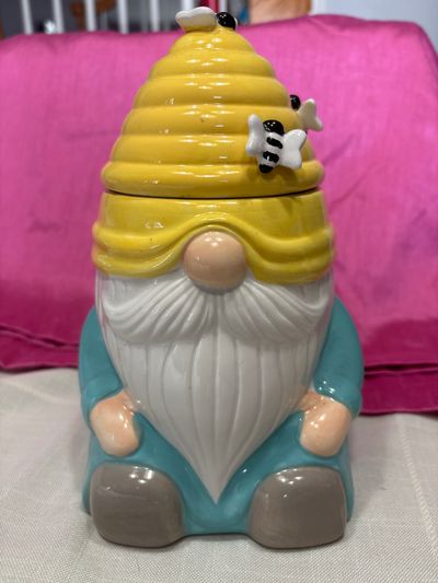 NEW Martha Stewart Gnome candle 20.5oz vanilla honey scent -soy blend