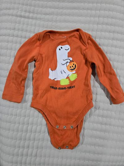 Old Navy Halloween onsie romper 6-12 Months