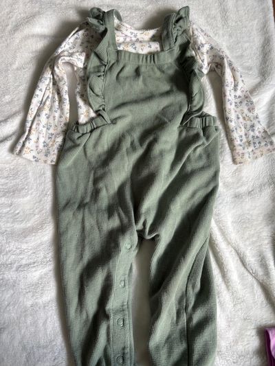 Carters Two pc outfit 12 Months