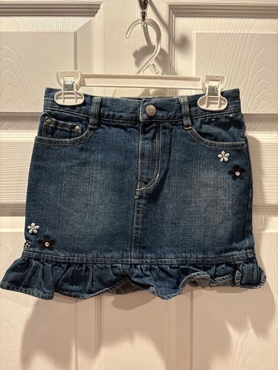 Gymboree Denim skirt with flowers 6T/6