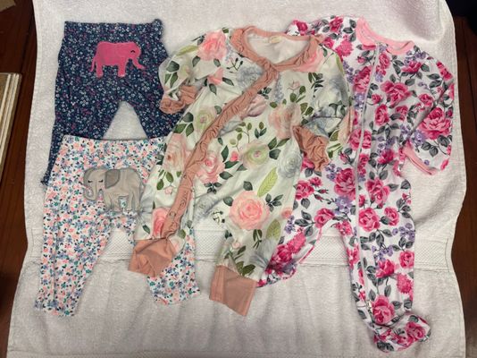 Leggings Carters 3 month. Onesies both 3-6 Month 3-6 Month Baby Girl Legging and Pajama Lot. 3 Months