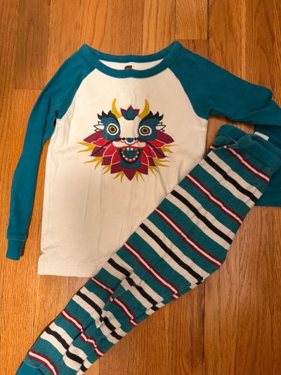 Tea life Tea life dragon pjs 5T 5T/5
