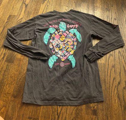 Simply, southern long sleeve shirt picture is back Of the shirt with the turtle detail Women's - M