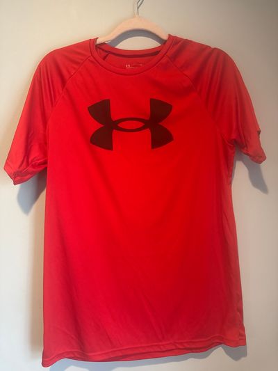 Under Armor size XL S/S red athletic shirt w/ black symbol 14-16