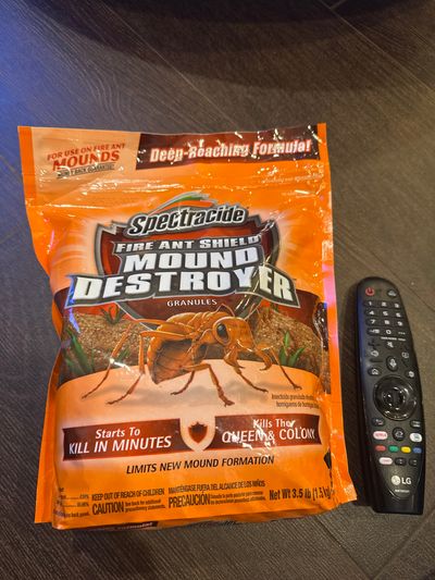 Brand new large 3.5 pound bag of fire ant mound Destroyer kills the queen and colony