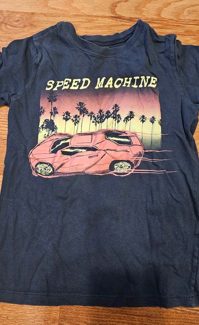 Oshkosh Originals Racing car graphic T-shirt in good condition 6T/6