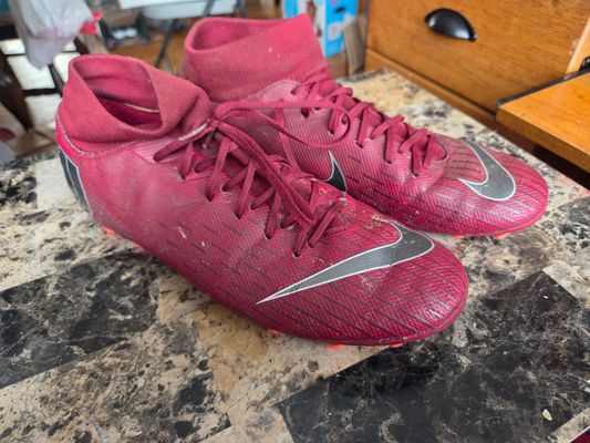 Nike Cleats  9-1/2 (Adult)