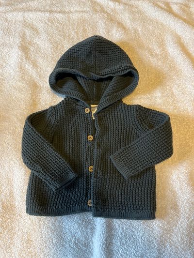 Carters size 6 months Knit button down sweater worn once 6-9 Months