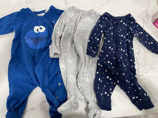 Huggies Sleepers, 2 feetless/1 footed 0-3 Months