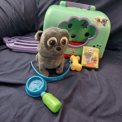 Puppy dog pals Pet carrier and accessories