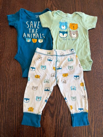 Gerber 2 onesies and pant set  3-6 Months
