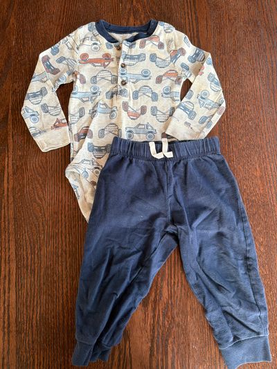 Carters long sleeve and long pants  18 Months