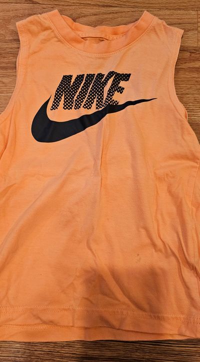 Nike Like new sleeveless shirt size 5-6 6T/6